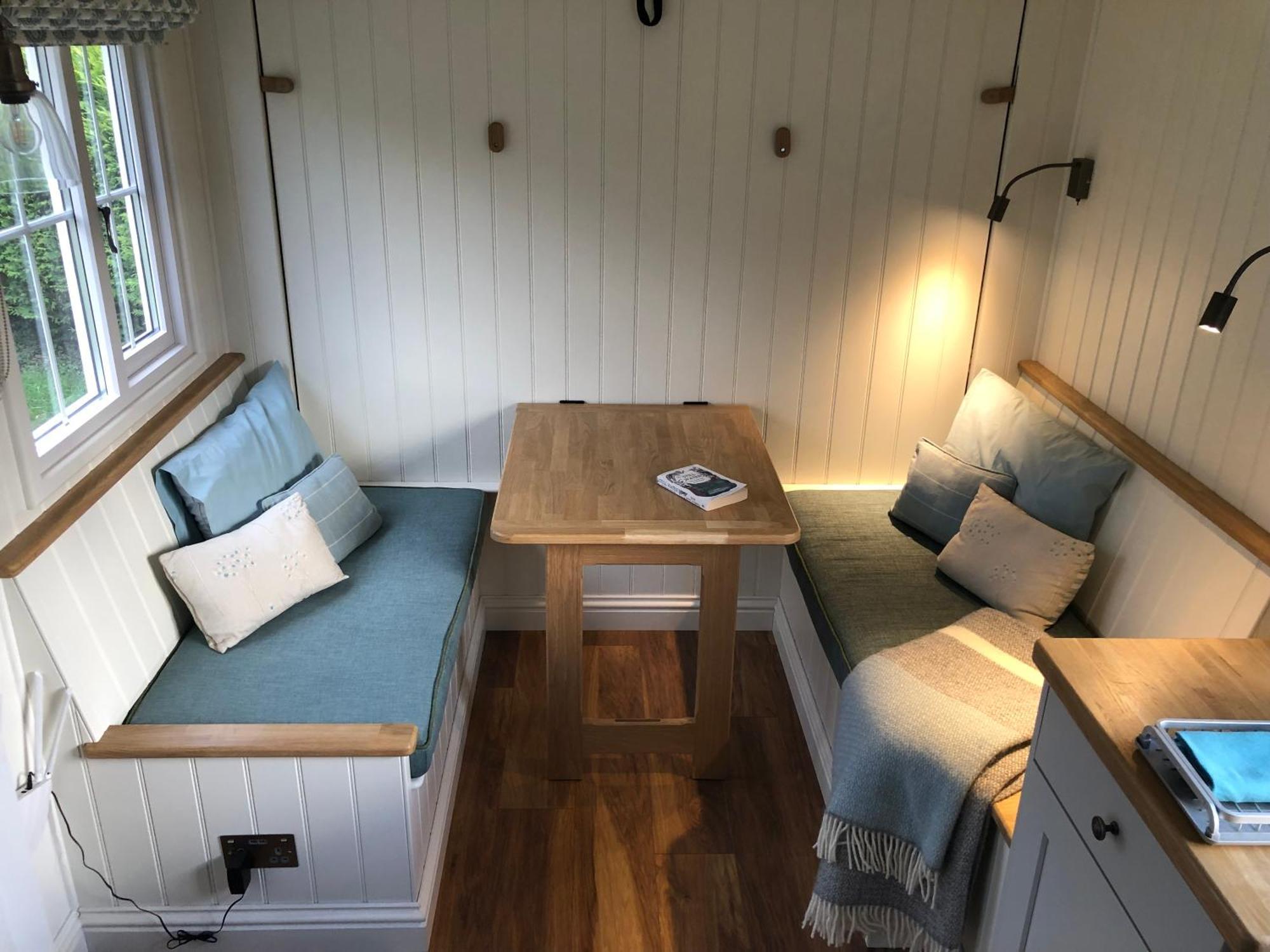 Green Valley, Cotswold Stay With Hamper Cheltenham Extérieur photo